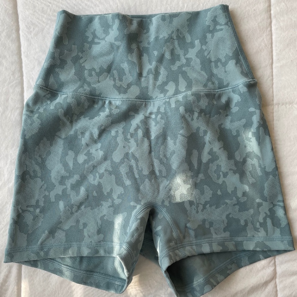 BuffBunny confidential short 4”
